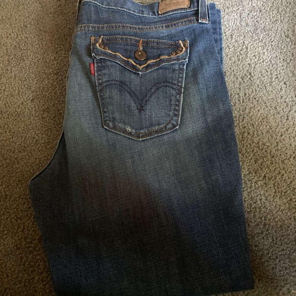 Levi’s - Picture 2 of 2